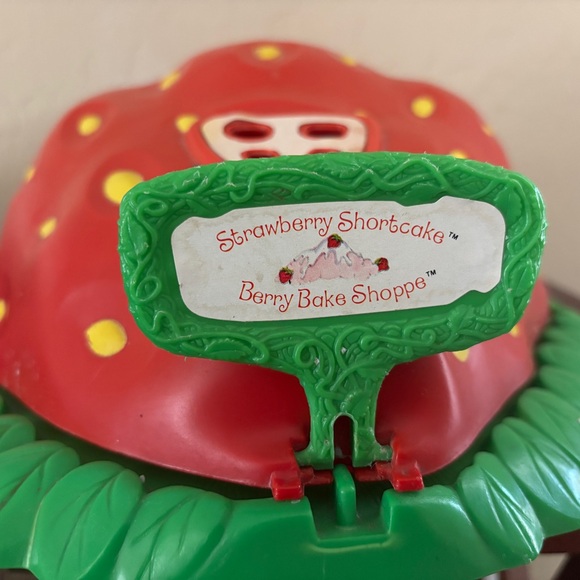 Strawberry Shortcake Berry Bake Shoppe Playset Vintage w/ some pieces - Picture 1 of 14